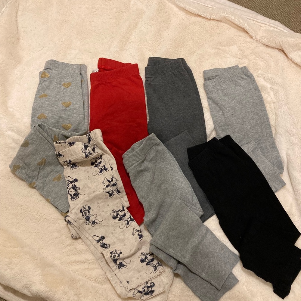 GAP size 4 years leggings, seven pairs in like new condition.